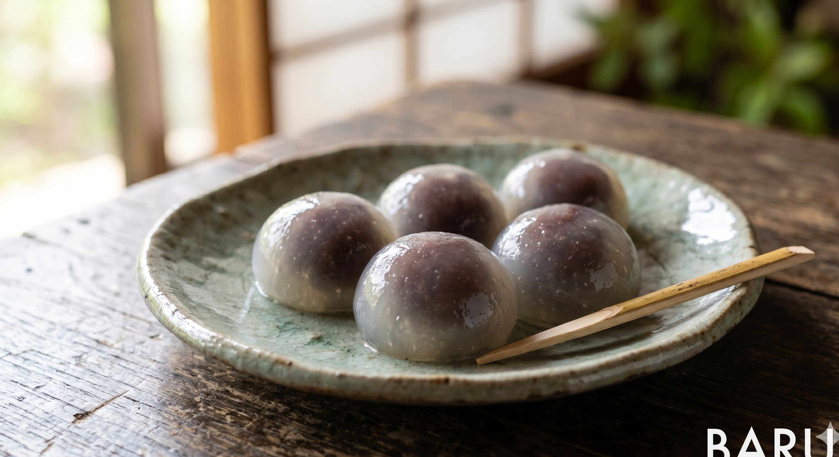Kuzu Manju (Translucent Kudzu Starch Dumplings) (쿠즈 만쥬 (칡전분 만두과자))